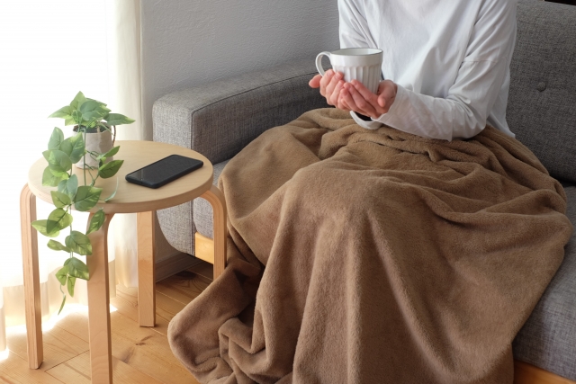 【冬場の悩み】家の足元が寒い！原因から対策まで丁寧に解説